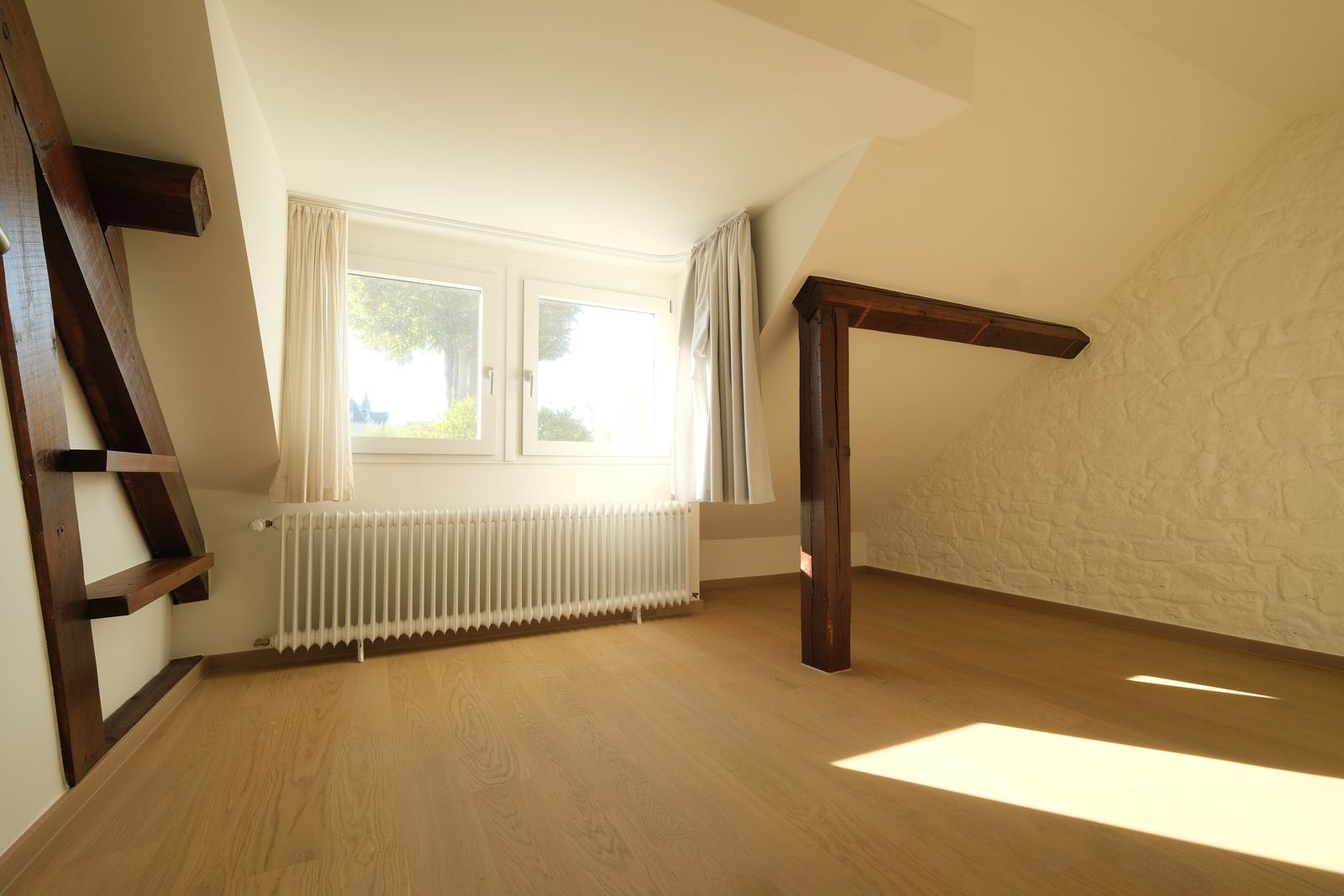 Attic bedroom: before